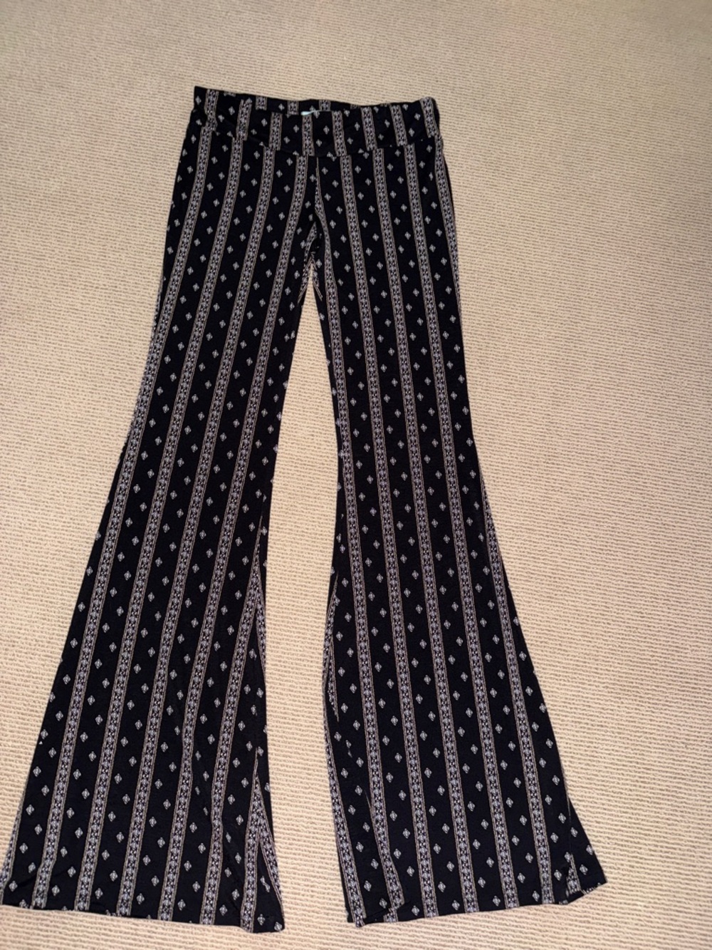 Black Patterned Wide-Leg Knit Pants